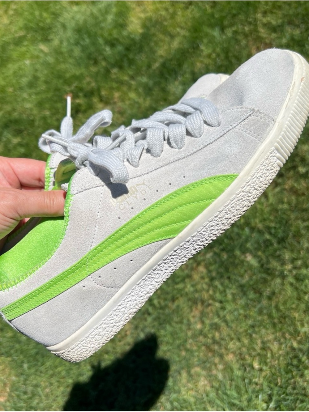 PUMA Clyde Suede Low-Top Sneakers with Neon Green Stripe 350580 02 Mens size 9